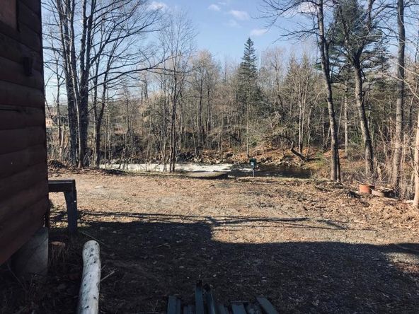94 Main Rd, Abbot, ME 04406